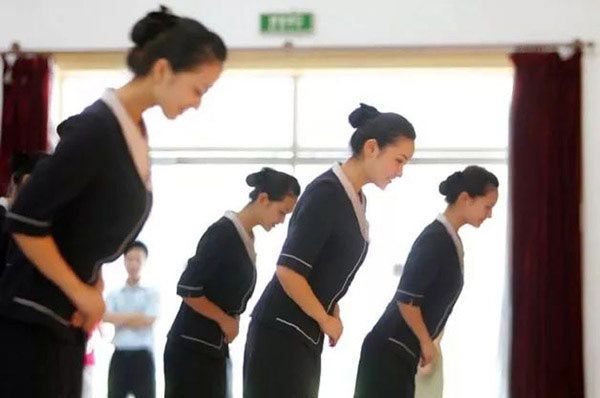 餐廳服務(wù)人員學(xué)會(huì)這些服務(wù)技巧，效果立竿見(jiàn)影